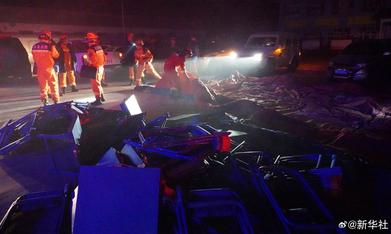 Gempa bumi juga berdampak pada provinsi tetangga Qinghai