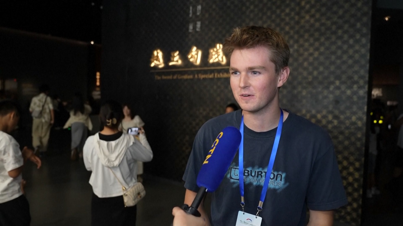 Ikatan antara para pengunjung dan tuan rumah Tionghoa semakin kuat saat mereka berpartisipasi dalam kegiatan budaya bersama-sama