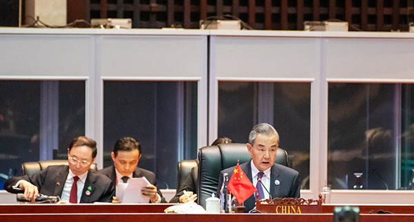 Forum Kawasan ASEAN sebagai platform dialog keamanan multilateral terpenting di Asia Pasifik dan dipimpin oleh ASEAN telah memberikan kontribusi penting bagi perdamaian dan stabilitas regional