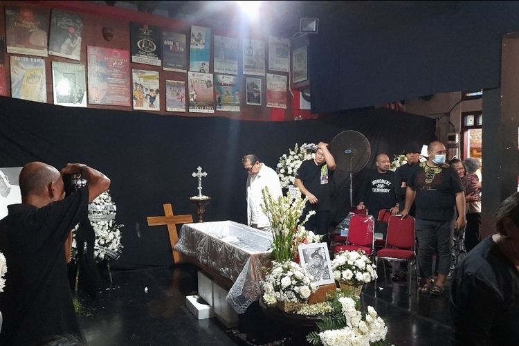 Aktor sekaligus pendiri Teater Koma