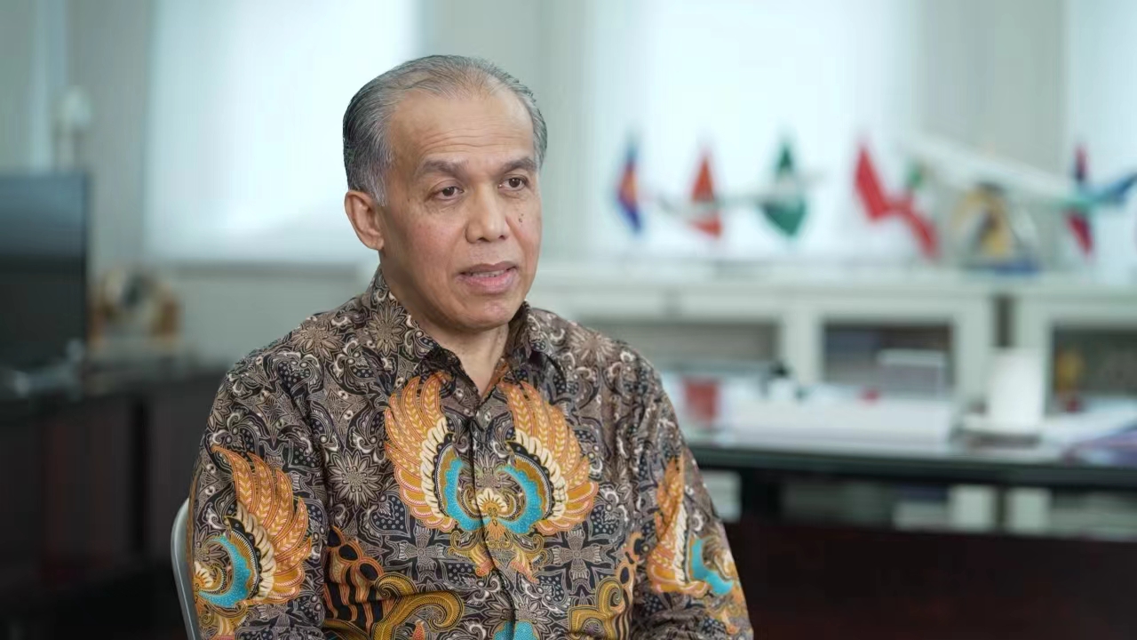 Yul Edison tak hanya berkomitmen untuk melayani hampir 200 ribu WNI di Hong Kong dan menangani hal-hal terkait perlindungan konsuler namun juga aktif mendorong kerja sama mendalam antara kedua negara di berbagai bidang