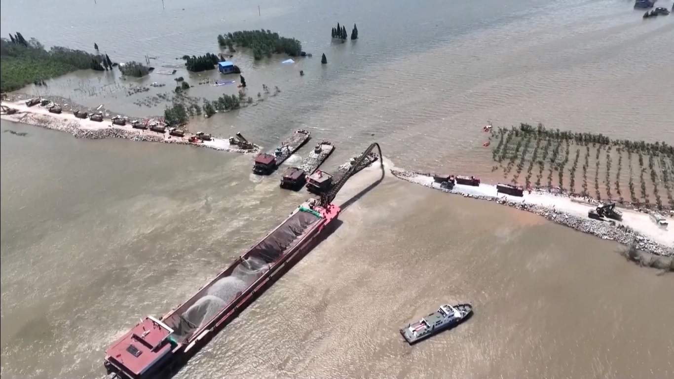 Setelah relokasi penduduk dari daerah yang terkena dampak