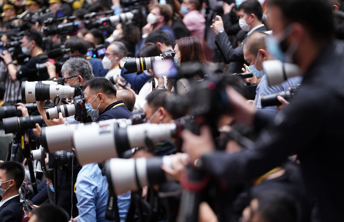 Wartawan dari seluruh dunia dengan cermat mengikuti Kongres Nasional PKT ke-20 untuk lebih memahami pencapaian negara
