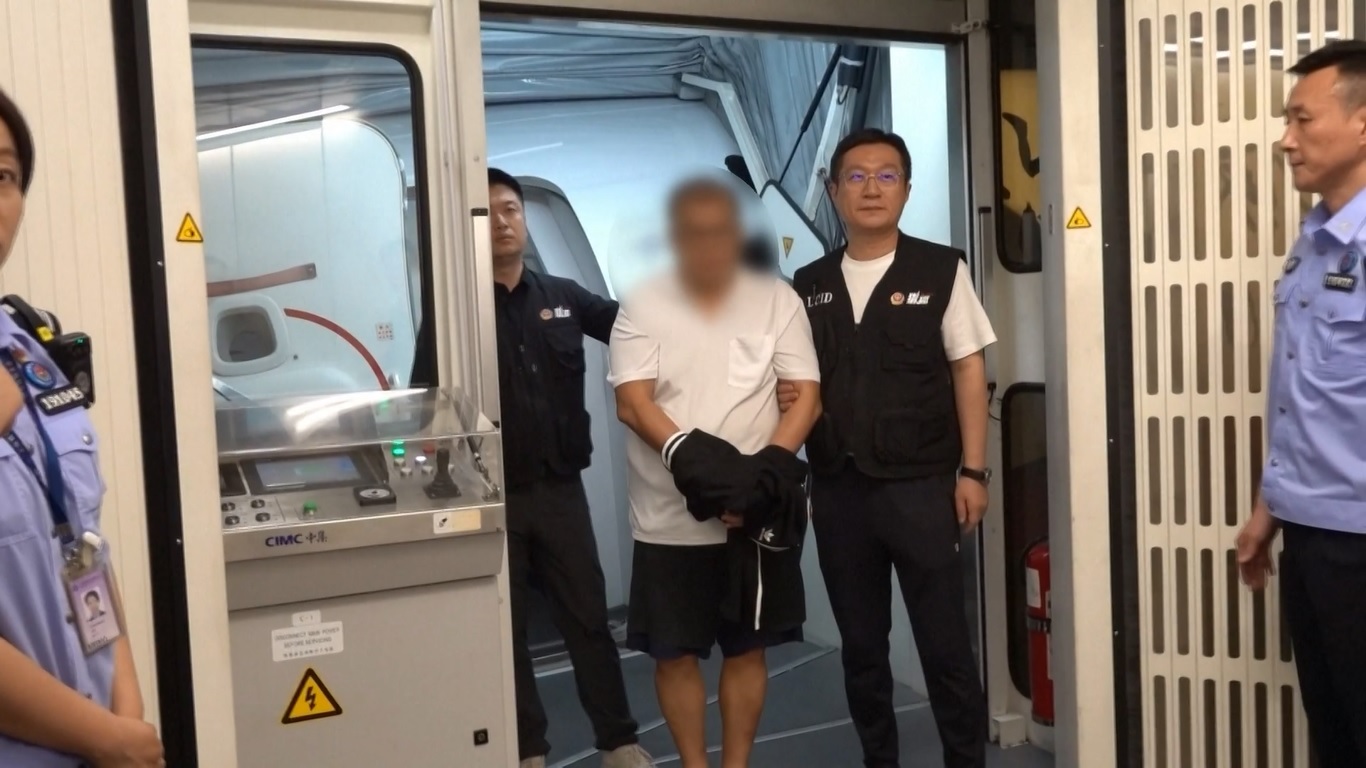 Zhang diketahui telah memimpin operasi penipuan piramida dengan kedok penerbitan mata uang virtual sejak tahun 2012