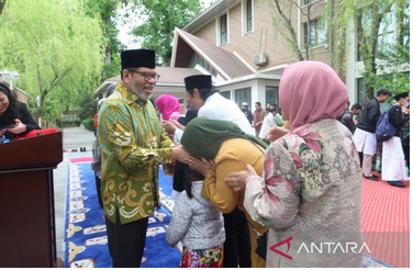 Ketua PPLN Beijing M Adanan Purba dalam kesempatan tersebut mengimbau warga negara Indonesia (WNI) di Tiongkok segera mendaftar agar bisa menggunakan hak pilihnya pada pemilu