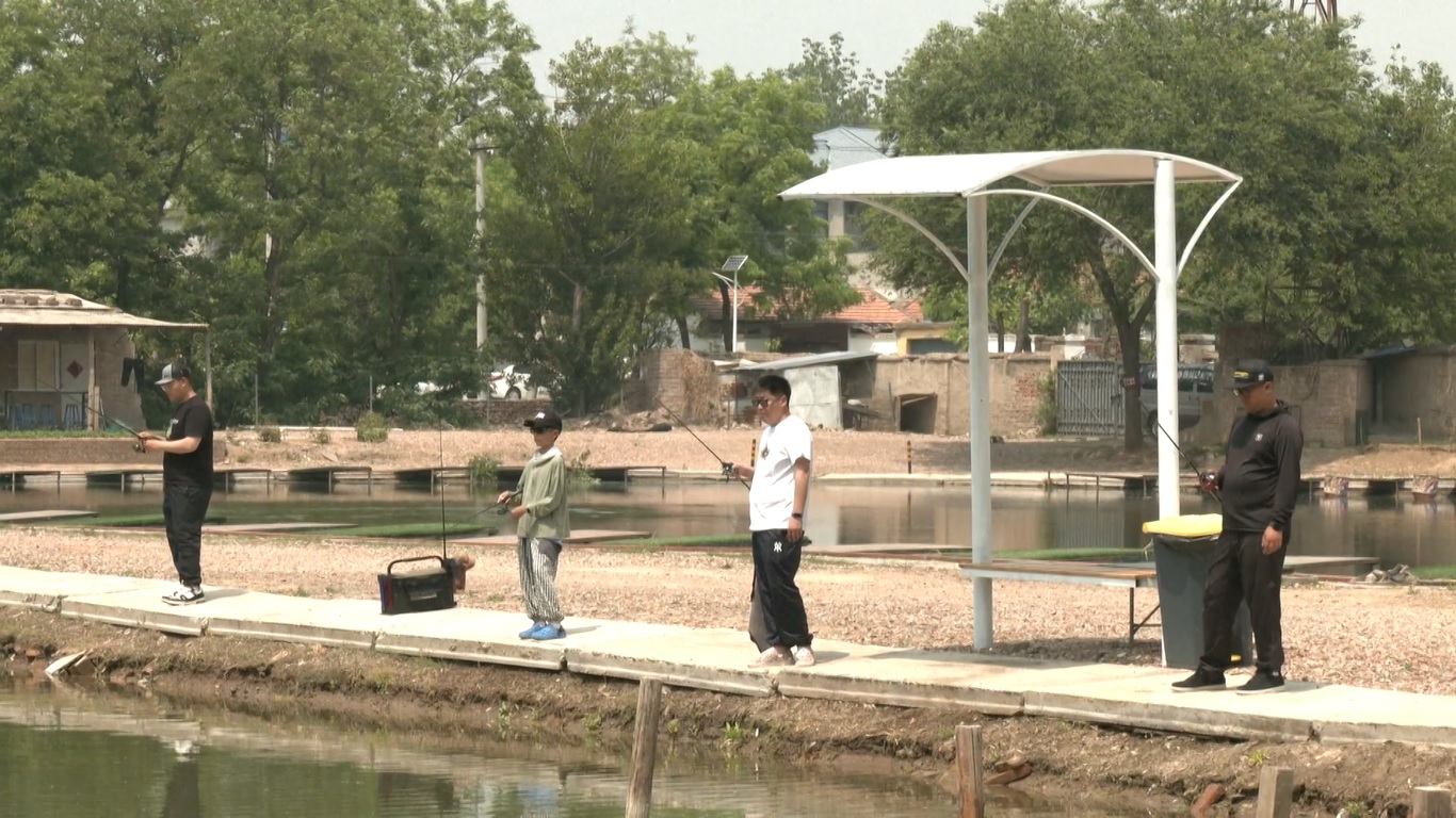 Popularitas memancing dengan umpan (lure fishing) mendorong penjualan alat dan perlengkapan memancing terkait