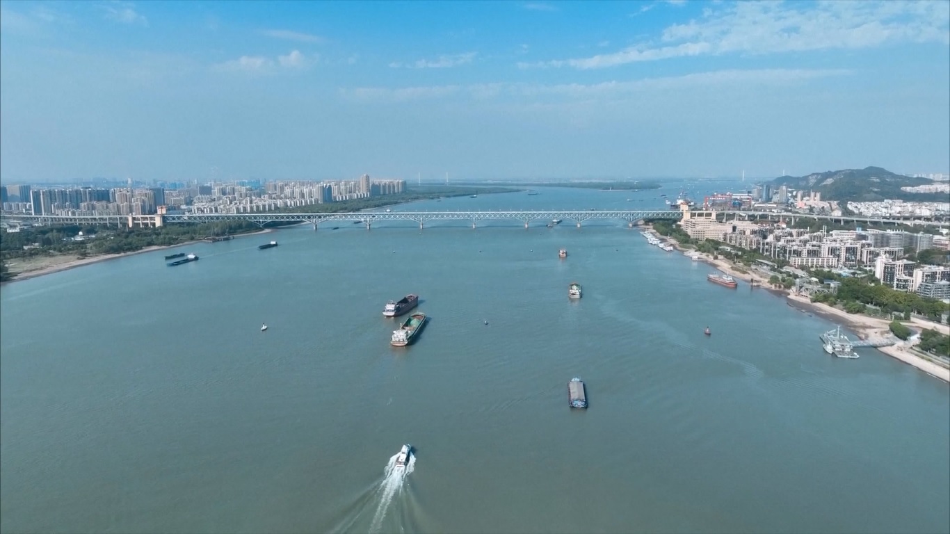 Dikenal sebagai wilayah yang paling dinamis secara ekonomi di Tiongkok