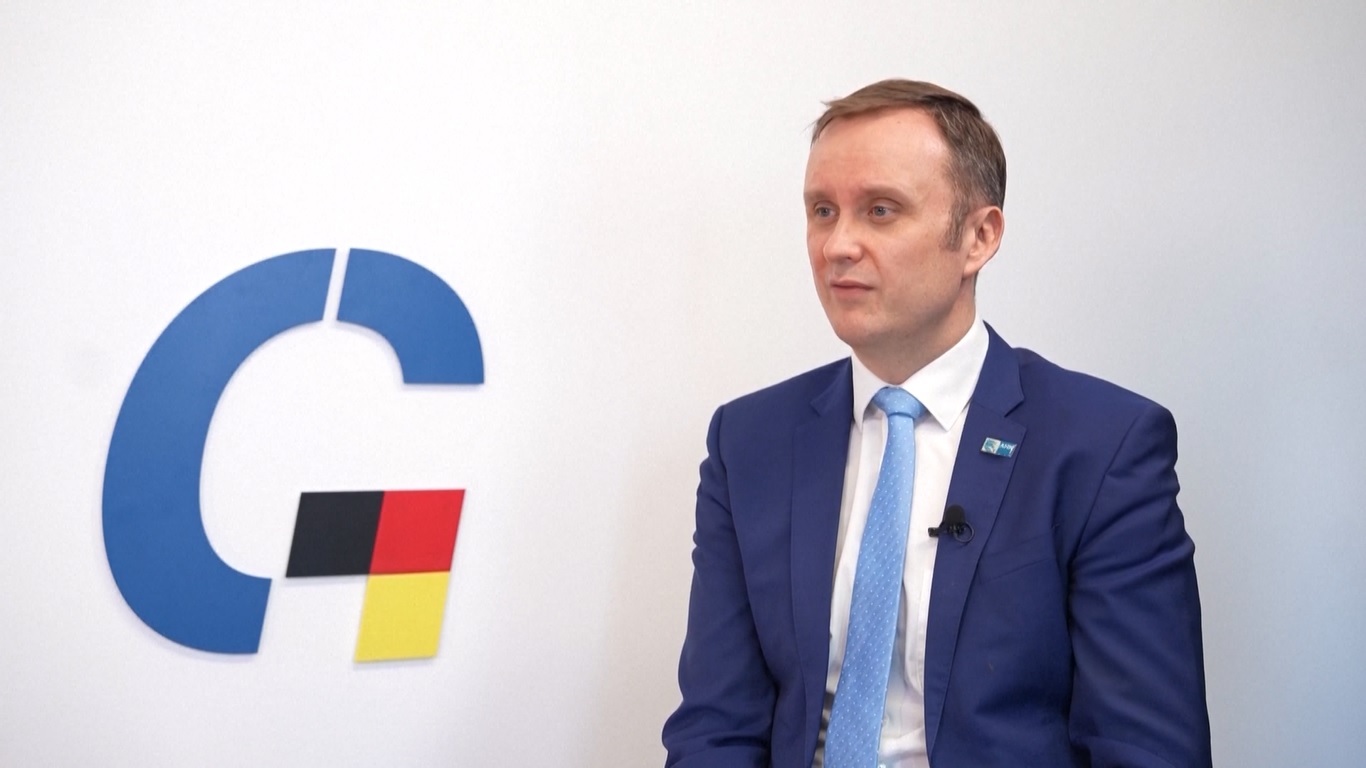 Meskipun Hildebrandt menyambut baik langkah-langkah terbaru untuk bisnis asing yang diterapkan oleh pihak berwenang Tiongkok