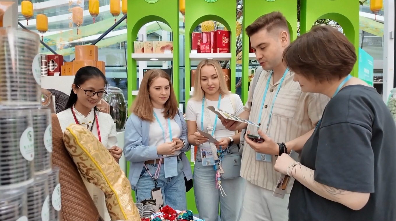 Pameran Produk Revitalisasi Pedesaan Bersinar di Fase Ketiga Canton Fair ke-138