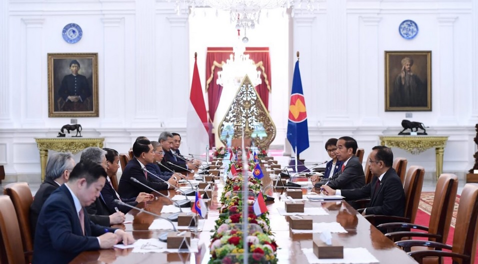 Presiden juga menggarisbawahi bahwa lima poin kesepakatan para pemimpin ASEAN atau five point consensus menjadi kesepakatan utama dalam membantu penyelesaian masalah di Myanmar