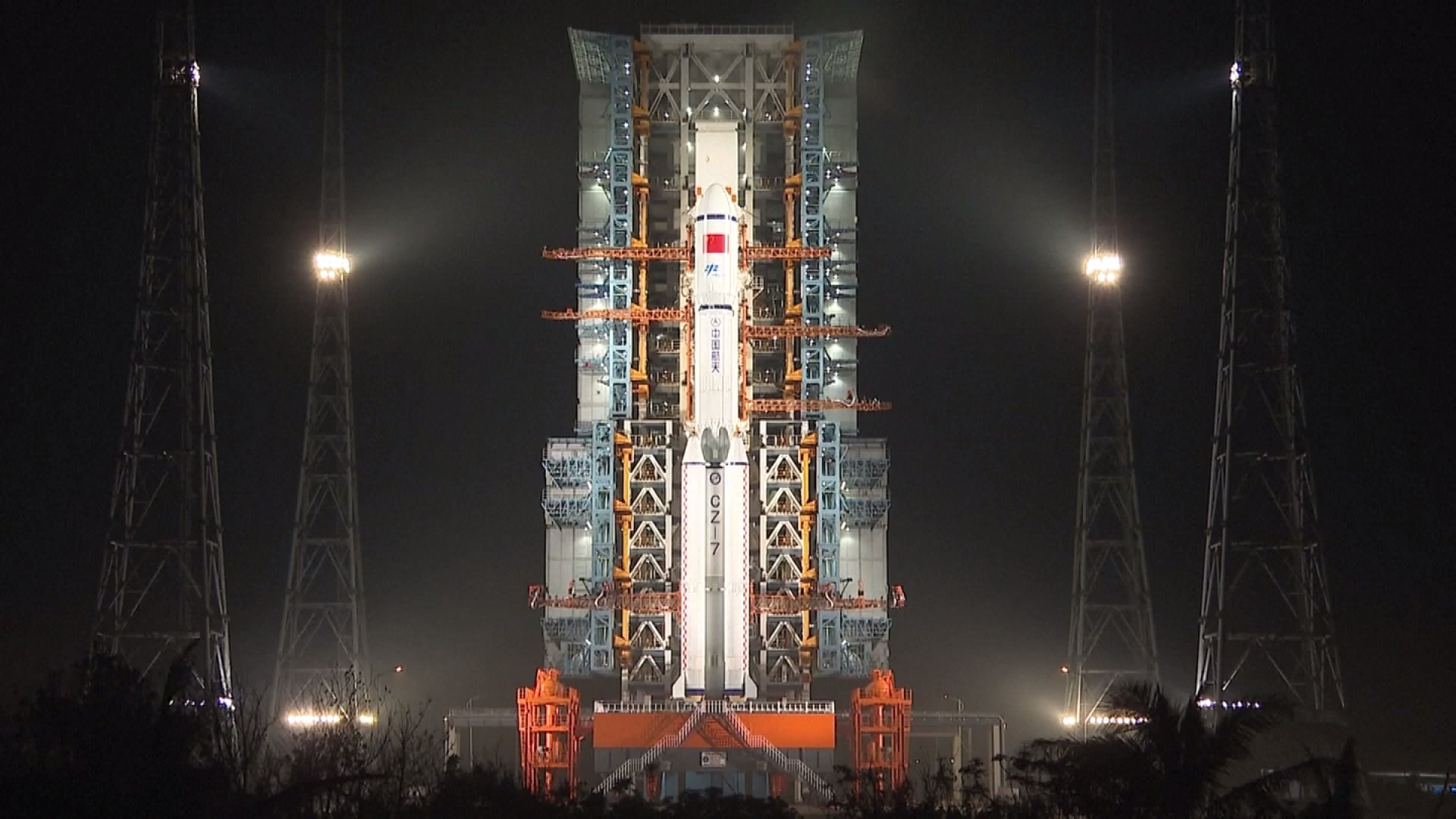 Awak Shenzhou-19 Tiongkok yang berada di stasiun luar angkasa Tiangong yang mengorbit menerima kiriman pasokan dari Bumi pada hari Sabtu