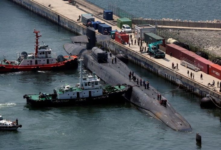 Amerika Serikat (AS) telah membangun kehadiran militernya di Indo-Pasifik dan Laut Tiongkok Selatan untuk melawan Tiongkok Beijing melihat kapal perang AS di wilayah itu sebagai ancaman terhadap kedaulatan dan keamanannya