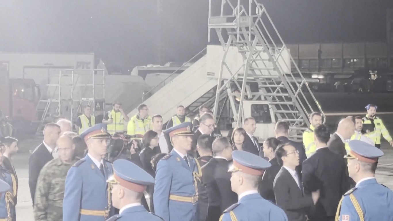 Xi sedang melakukan kunjungan kenegaraan ke Serbia atas undangan Vucic