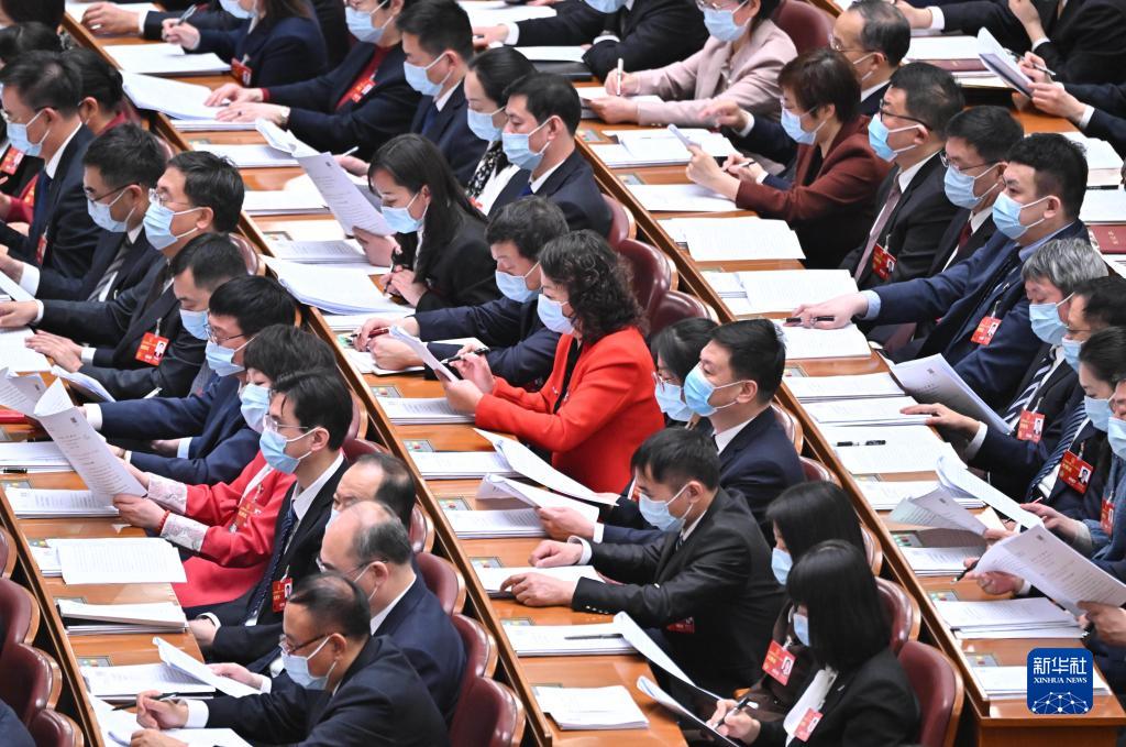 Li Keqiang dalam laporannya menunjukkan perlunya memperluas permintaan di dalam negeri