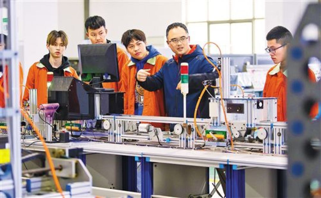 Pemerintah Tiongkok melakukan reformasi pendidikan kejuruan yang berfokus pada pengembangan sistem pendidikan dan pelatihan multi-bentuk