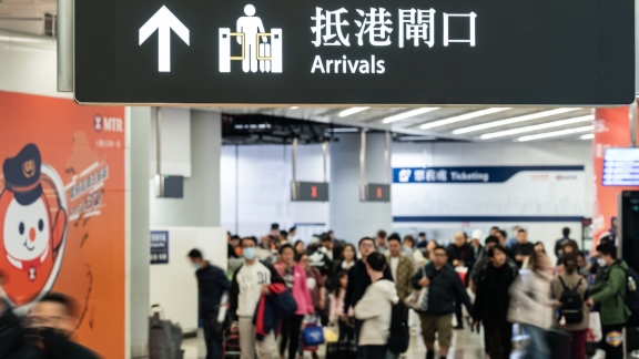 China State Railway Group mengatakan  waktu yang diperlukan untuk melakukan perjalanan antara Beijing dan Hong Kong akan dikurangi menjadi sekitar 12 jam dan waktu perjalanan antara Shanghai dan Hong Kong menjadi sekitar 11 jam