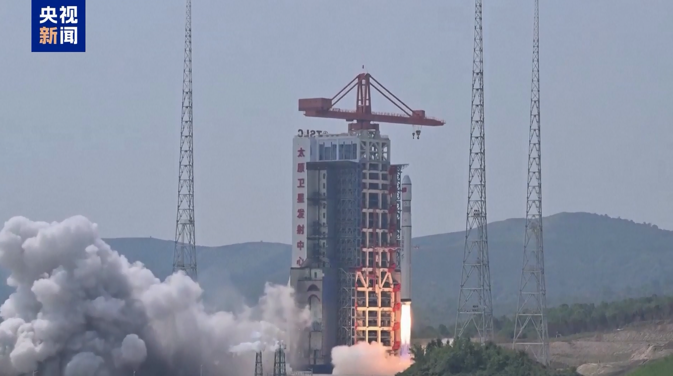 Roket Long March-6C Tiongkok Luncurkan 7 Satelit ke Orbit