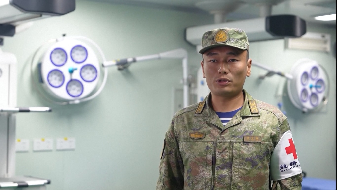 Kapal ini memiliki 14 departemen klinis termasuk ortopedi