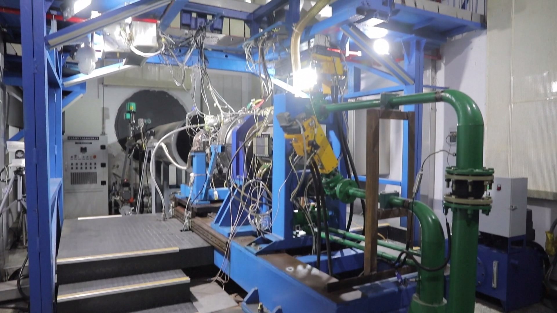 AES100 seri mesin penerbangan sipil pertama yang dikembangkan di dalam negeri Tiongkok telah menunjukkan kinerja luar biasa yang menampilkan stabilitas dan kemampuan beradaptasi yang luar biasa dalam kondisi yang menantang