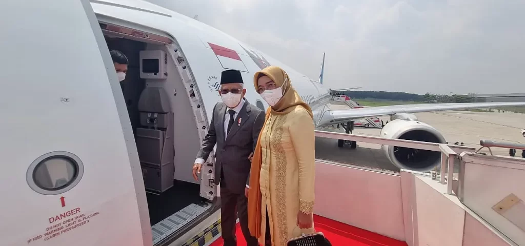 Ma’ruf Amin didampingi Ibu Wury Ma’ruf Amin bertolak ke Timur Tengah