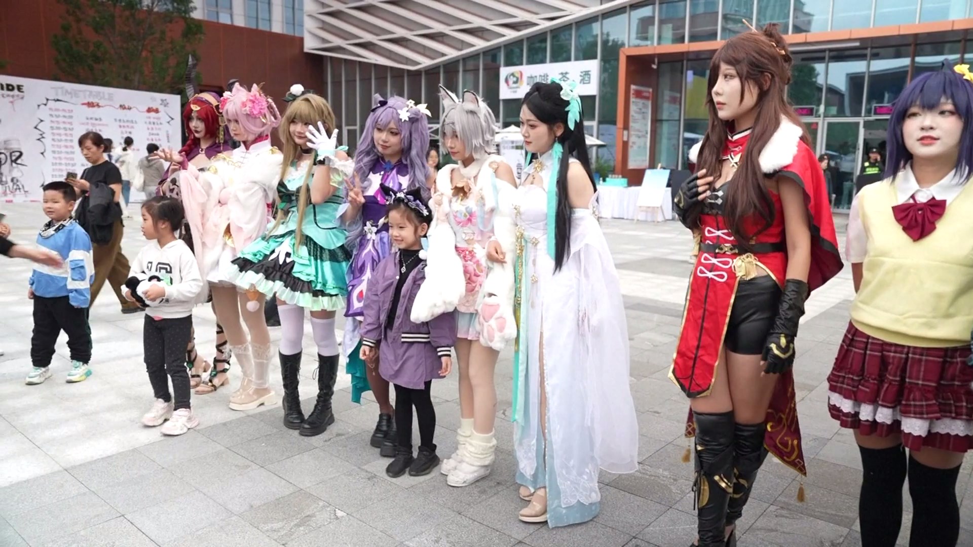 Kota Chengdu di Tiongkok Barat Daya telah menyaksikan pertumbuhan ekonomi riil yang substansial yang didorong oleh budaya anime yang dinamis yang telah mengubah hiburan menjadi gaya hidup inovatif dan memacu belanja konsumen