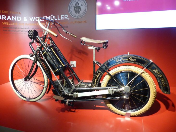 Di Indonesia ini Pemilik motor pertama adalah orang Inggris