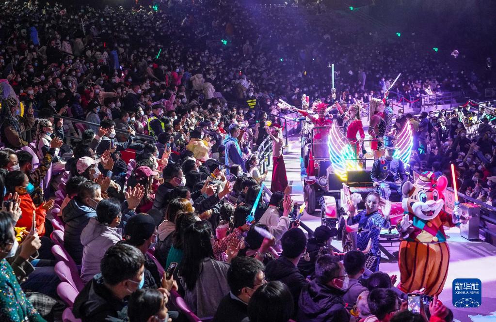 Setelah Tiongkok mengoptimalkan kebijakan penanggulangan wabahnya pada akhir tahun lalu kini ketertiban ekonomi dan sosial telah pulih dengan cepat