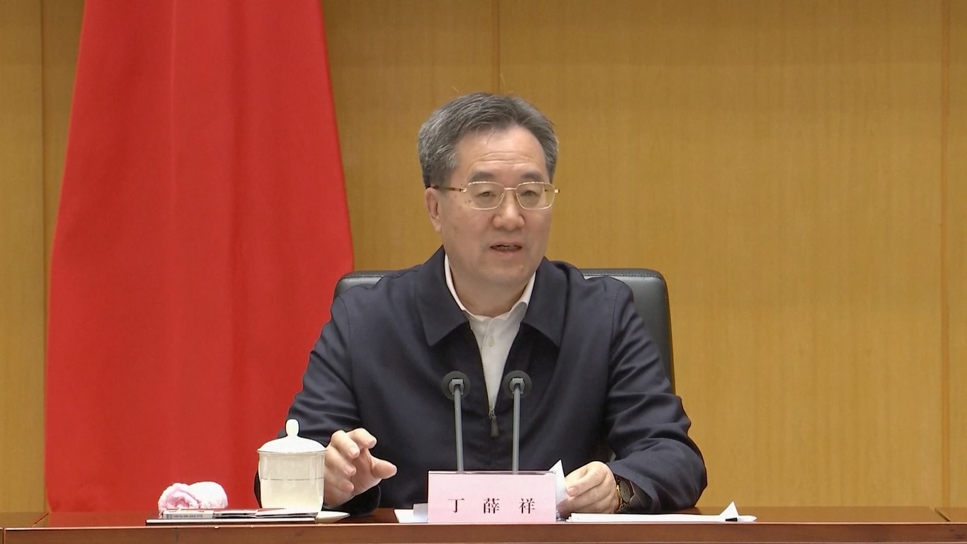 Ding meminta pihak berwenang dan universitas di seluruh Tiongkok untuk meningkatkan upaya dan memastikan terpenuhinya target ketenagakerjaan tahun ini