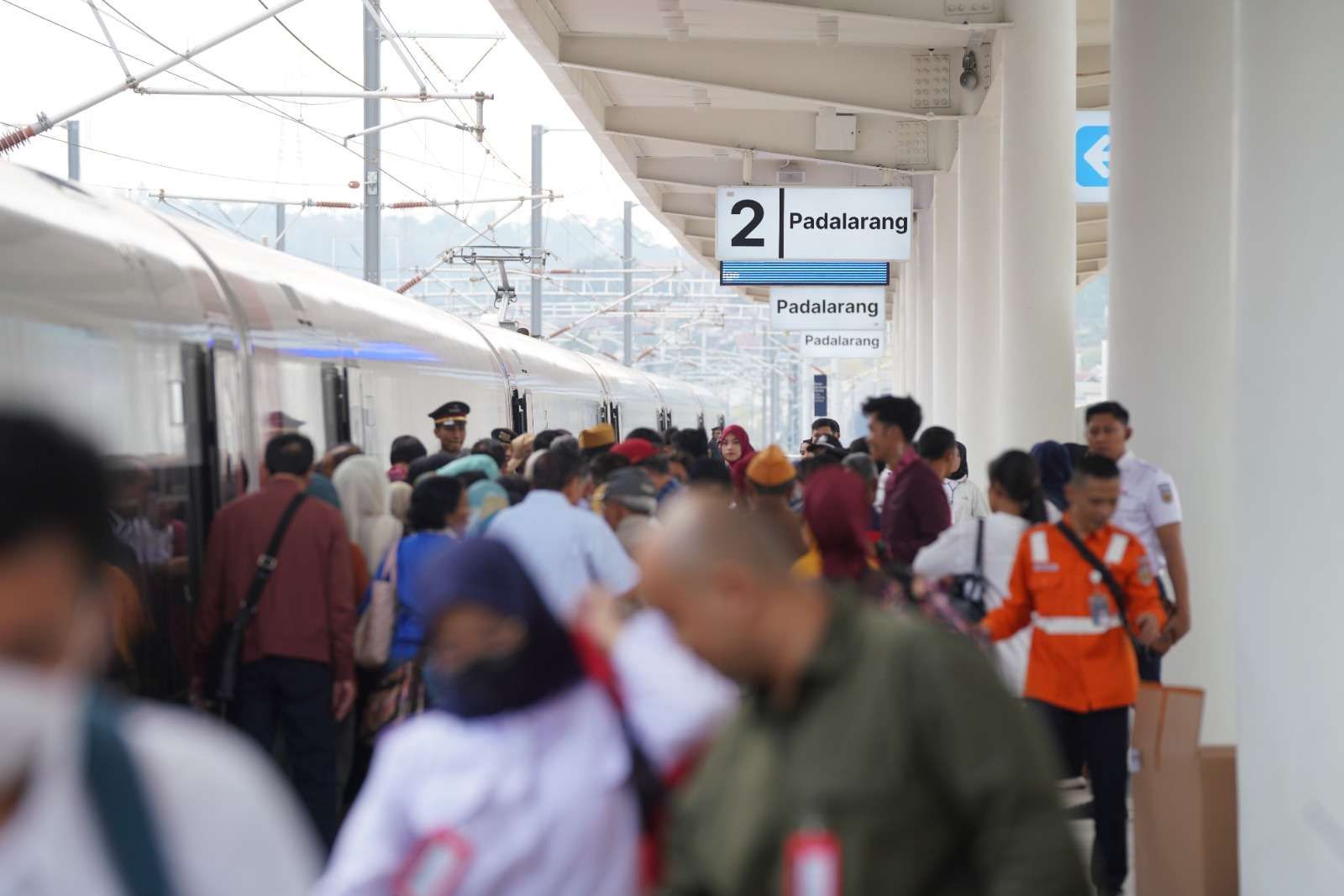 KCIC telah bekerja sama dengan sejumlah operator angkutan umum resmi