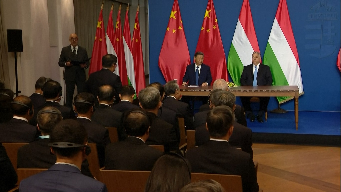 Kedua belah pihak telah bertukar 18 dokumen kerja sama