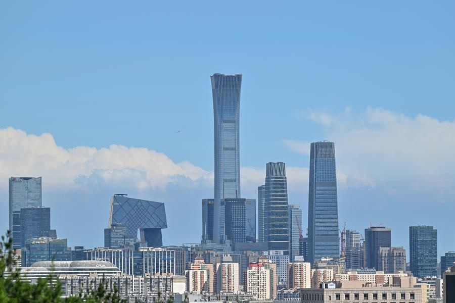 Beijing menjadi rumah bagi 252 kantor pusat regional perusahaan multinasional dan 149 pusat penelitian dan pengembangan yang didanai asing