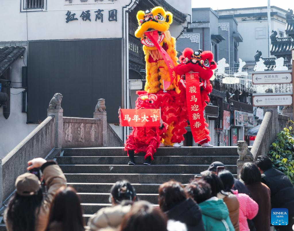 Kegiatan Tradisional Diadakan untuk Menyambut Tahun Baru Imlek di Zhejiang, Tiongkok