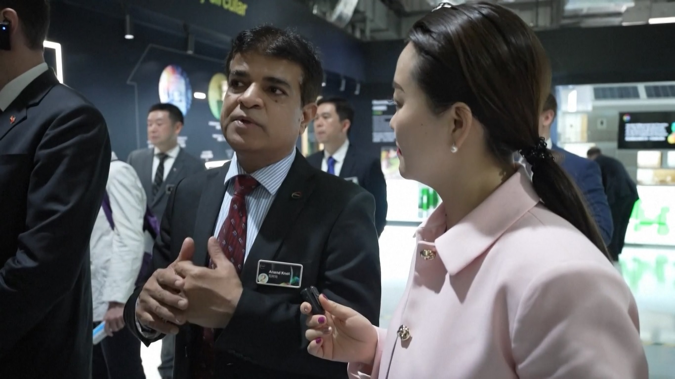 Delegasi tersebut mengunjungi Pusat Inovasi Asia-Pasifik dari produsen polimer Jerman