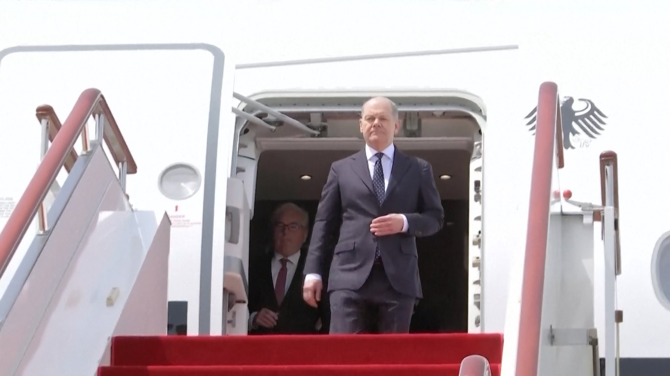 Ia mengunjungi Kota Chongqing di barat daya Tiongkok pada hari Minggu (14/4) untuk memulai kunjungan keduanya ke negara itu sejak menjabat pada tahun 2021