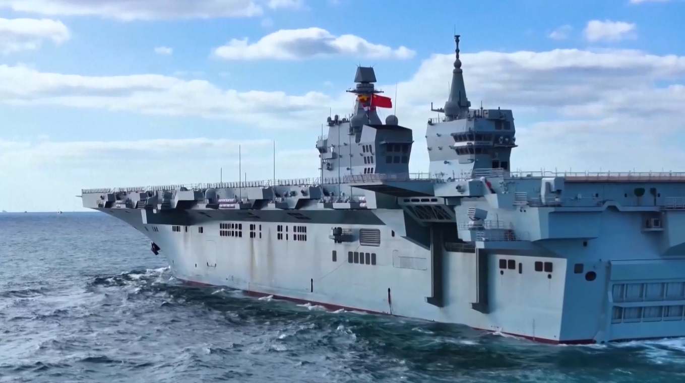 Kapal Serbu Amfibi Angkatan Laut Tiongkok &quot;Sichuan&quot; Selesaikan Uji Coba Laut pertamanya