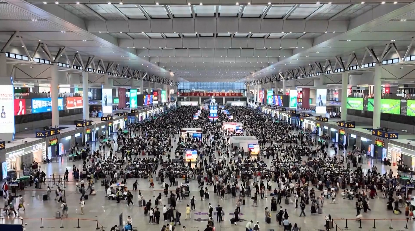 Perjalanan Penumpang Kereta Api Tiongkok Meningkat 6,6 Persen dalam 11 Bulan Pertama 2025