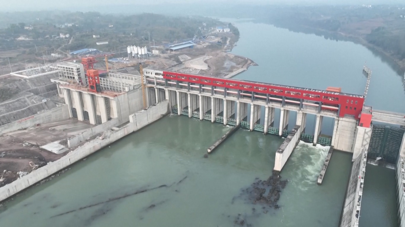 Terletak di kota Qiantang di kotamadya Chongqing dan membentang di sepanjang aliran utama Sungai Jialing