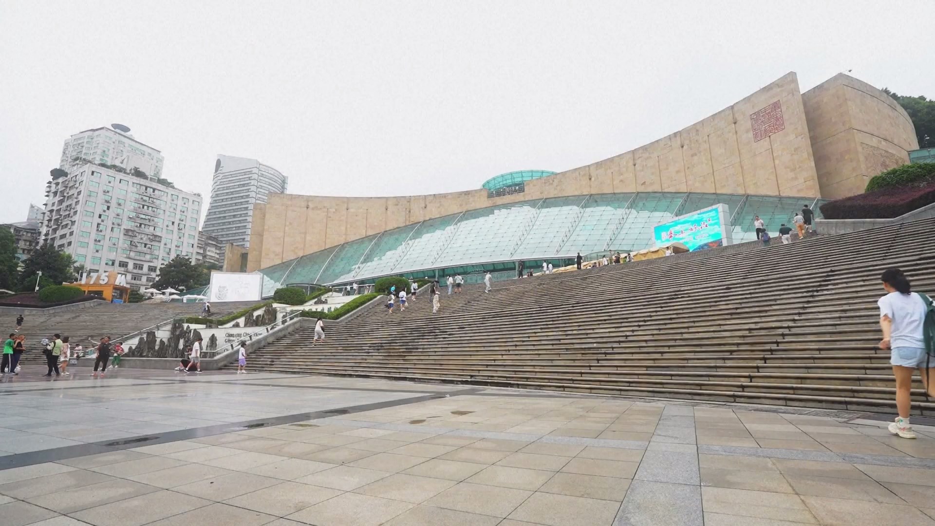  Dengan semakin populernya budaya tradisional