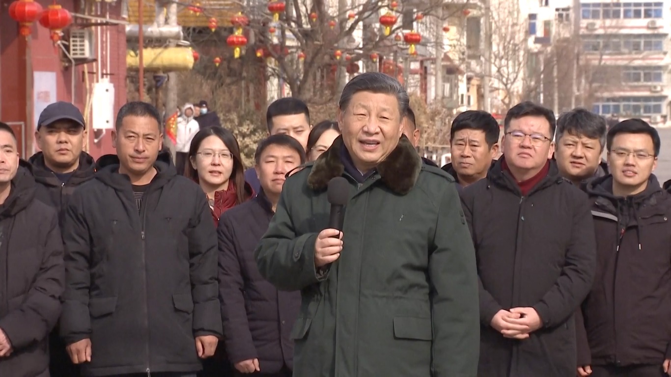 Xi belajar tentang pemulihan kegiatan pertanian di sana dan mengunjungi orang-orang yang terkena dampak banjir