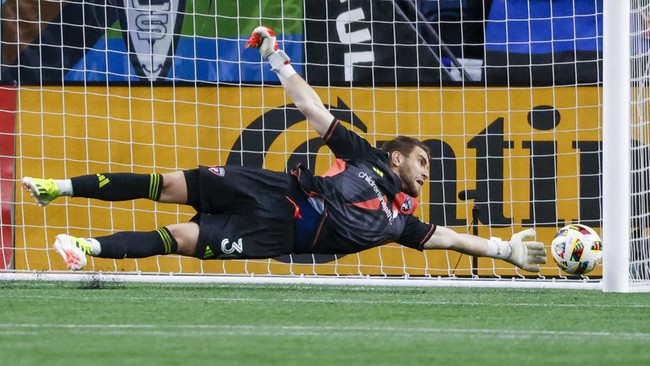 Kiper Indonesia Maarten Paes tidak lelah 'menggendong' FC Dallas pada musim ini dengan membuat tujuh penyelamatan saat kalah dramatis 2-3 dari Settle Sounders