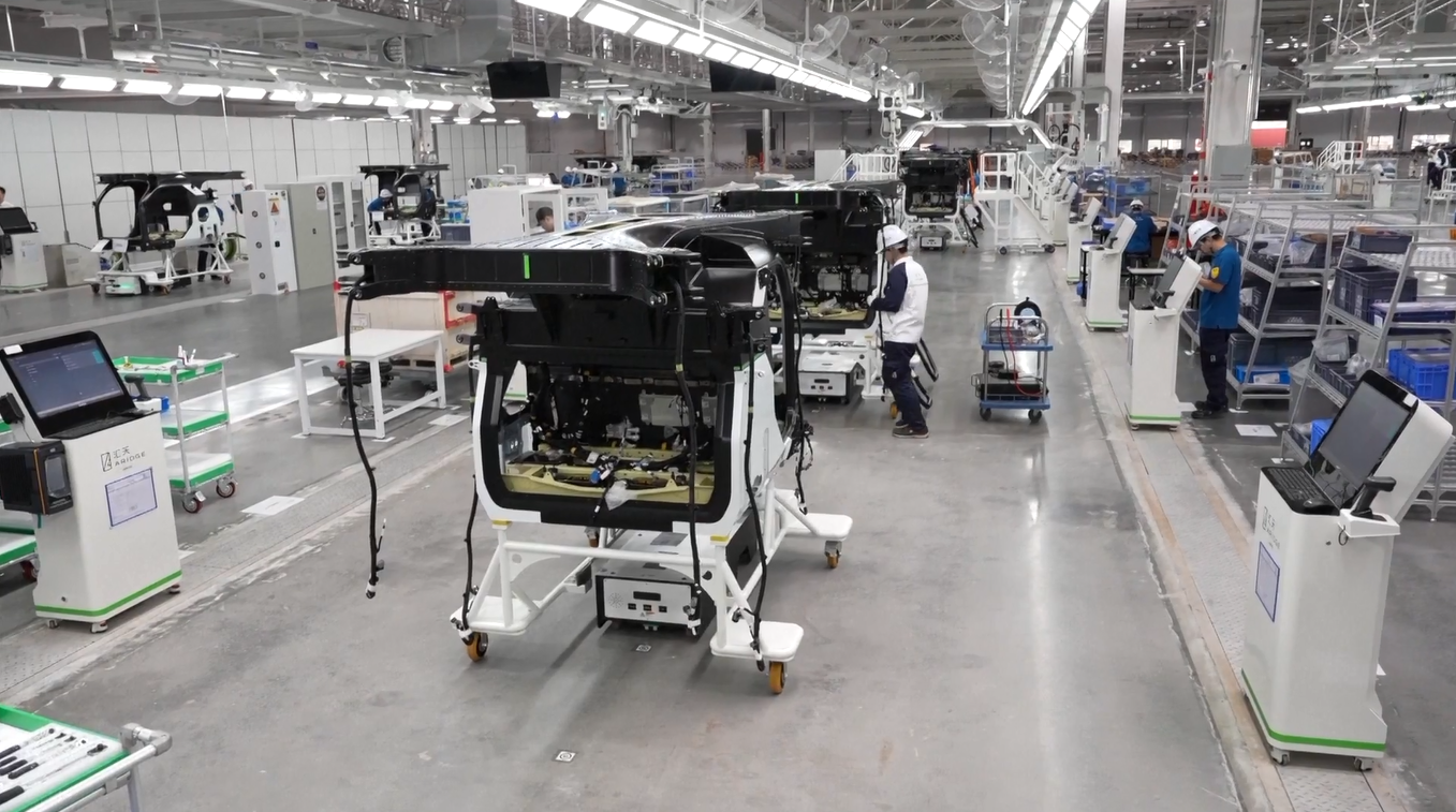 Pabrik Mobil Terbang Pertama di Dunia Memulai Uji Coba Produksi di Tiongkok Selatan