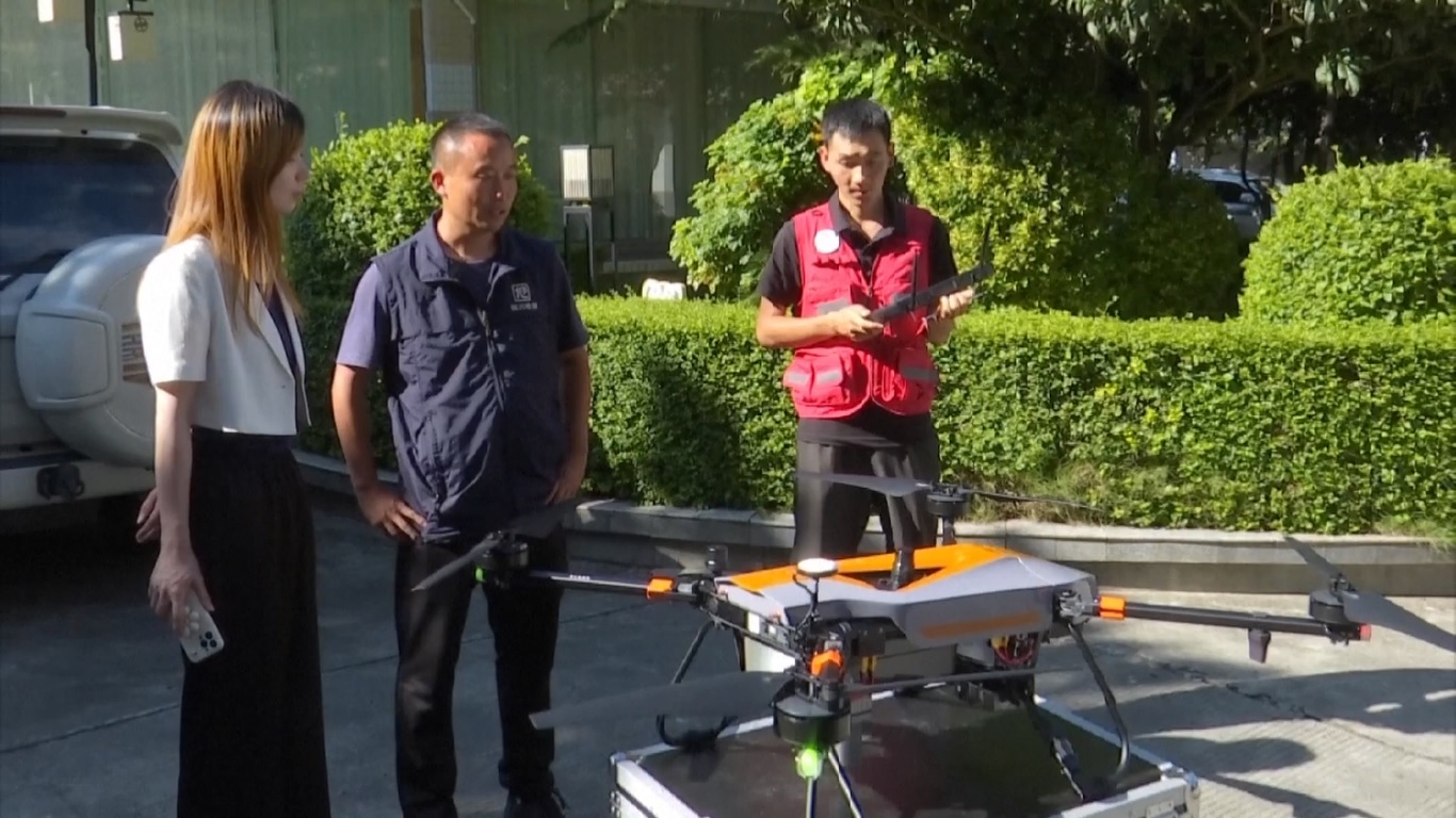 Ini menandai pengerahan pertama pesawat nirawak dalam upaya bantuan tanah longsor berskala besar di Kangding