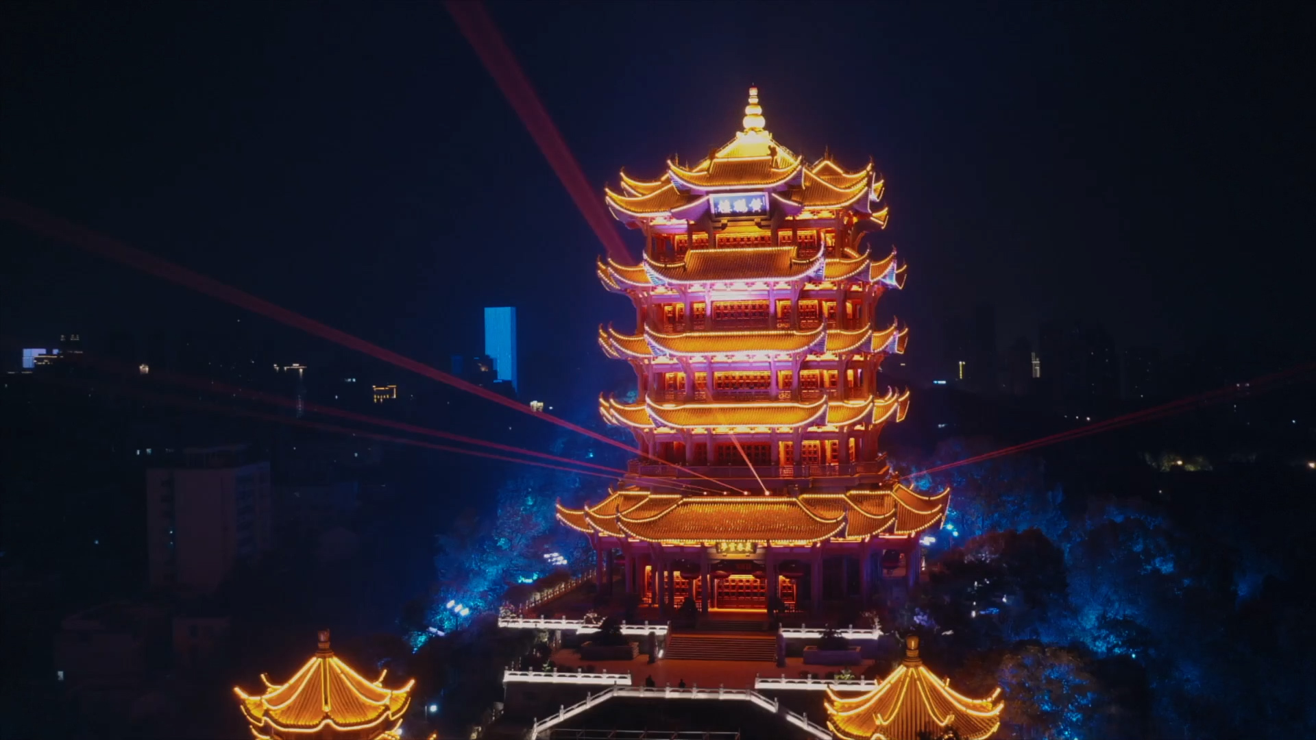 Pemandangan malam Wuhan menawarkan perpaduan indah antara pesona sejarah dan keajaiban kontemporer