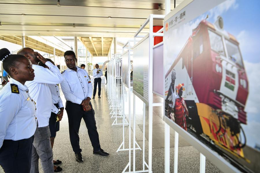 Upaya bersama juga akan dilakukan untuk memajukan pengembangan dan penerapan teknologi digital seperti 5G