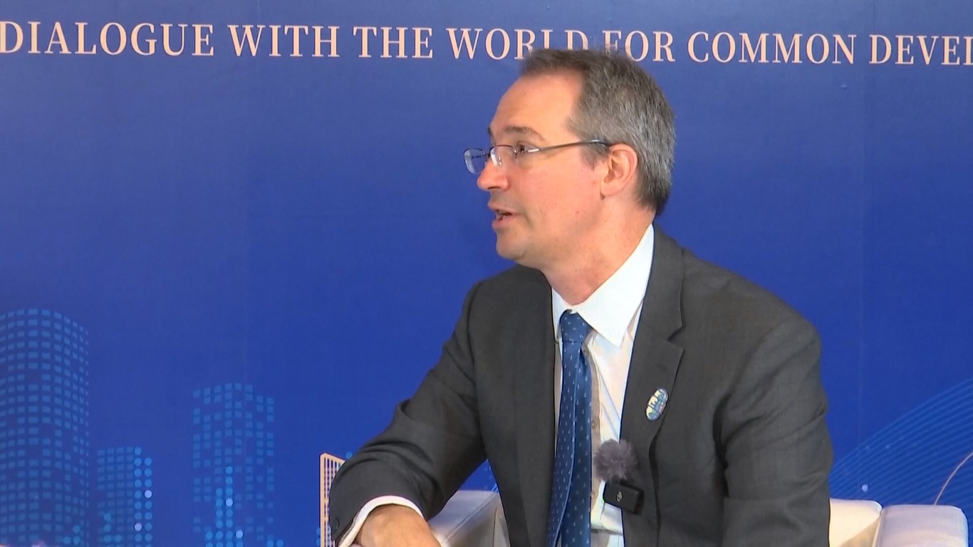 Hart mengatakan bahwa penting bagi Tiongkok dan Amerika Serikat untuk duduk bersama dan memahami sudut pandang satu sama lain