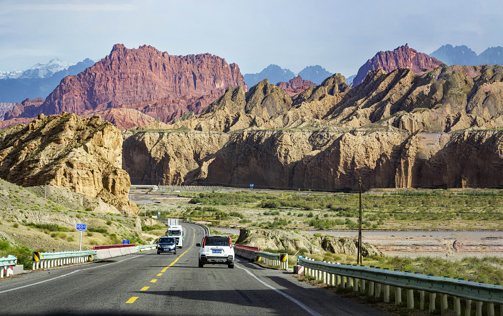 Jalan Raya Duku menawarkan pengalaman unik dari semua empat musim hanya dalam satu hari memberikan tampilan yang luar biasa