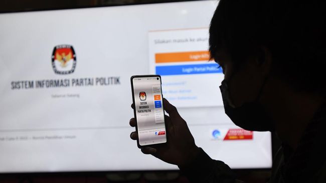 Komisi Pemilihan Umum (KPU) menyatakan 18 partai politik (parpol) memenuhi syarat verifikasi administrasi Pemilu 2024 Keputusan itu tertuang dalam surat pengumuman nomor 9/PL011-Pu/05/2022 Salinan surat itu telah dipublikasi di situs resmi KPU