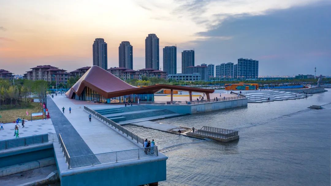 Taman Pesisir Dongjiang di kotamadya Tianjin telah mengalami peningkatan besar dalam jumlah pengunjung