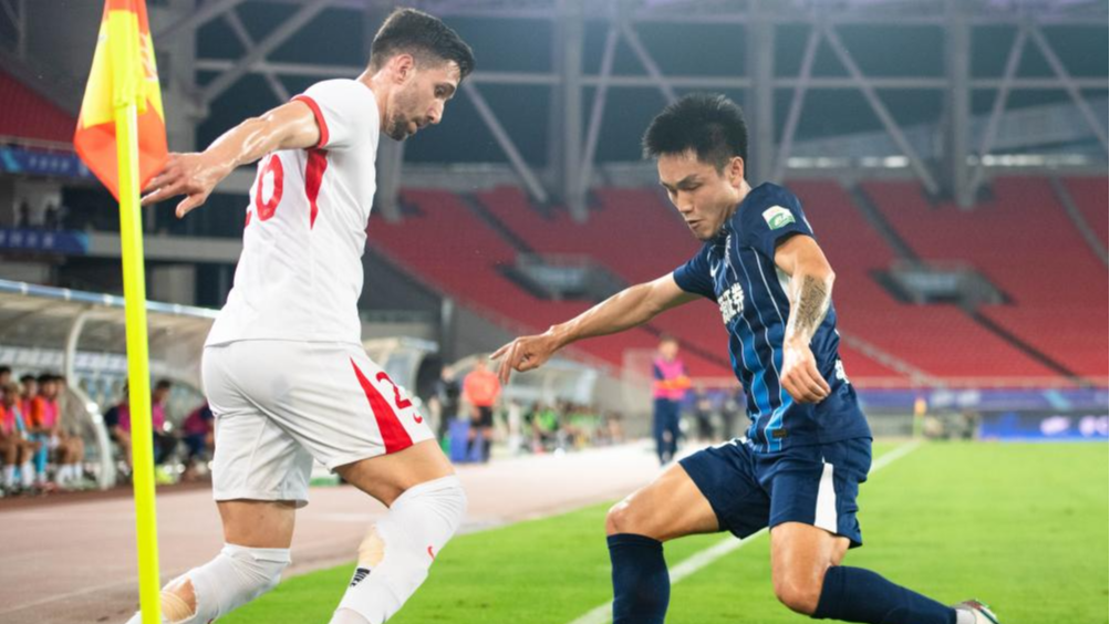Wuhan Three Towns mengalahkan Qingdao Hainiu 2-0 di kandang sendiri untuk meraih kemenangan pertama mereka dalam empat pertandingan