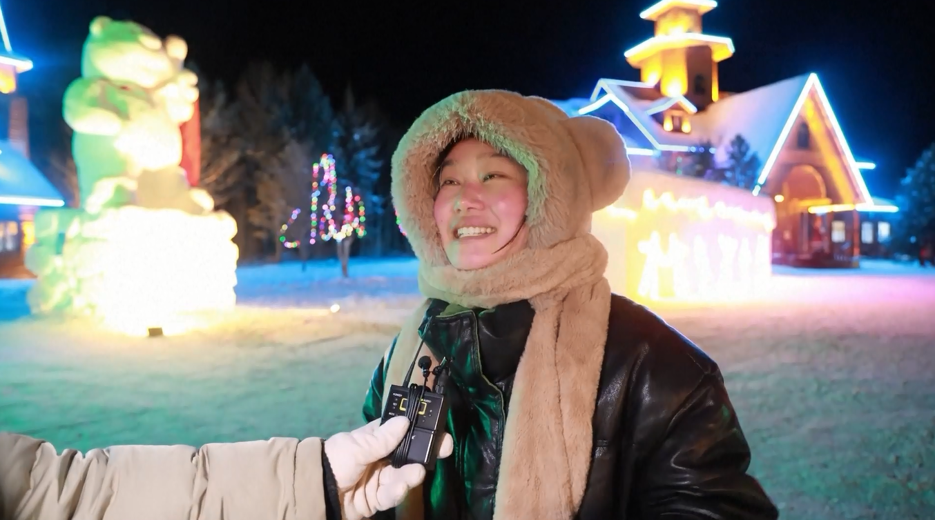 Kota Mohe Terangi Malam Musim Dingin dengan Bermain ski, Menari, dan Membuat Patung Salju